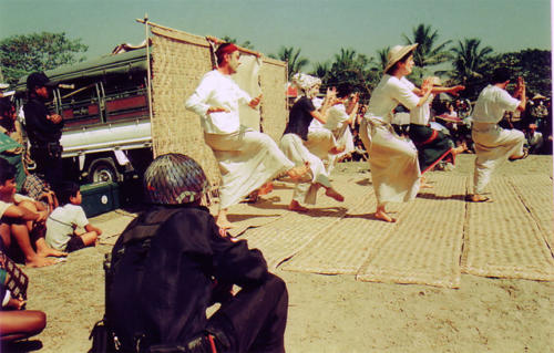 © Stephane Dovert - Clowns Sans Frontières -  Birmanie - 2006