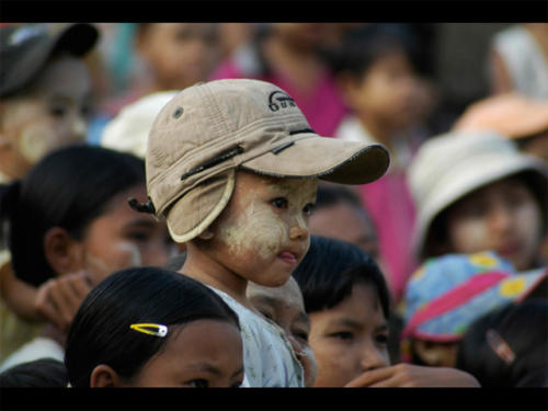 © Jordi Castellano - Clowns Sans Frontières -  Birmanie - Janvier 2005