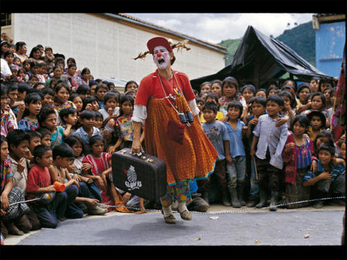 © Malik-Nahassia - Clowns Sans Frontières - Guatemala - 1995