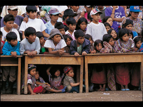 © Malik-Nahassia - Clowns Sans Frontières - Guatemala - 1995