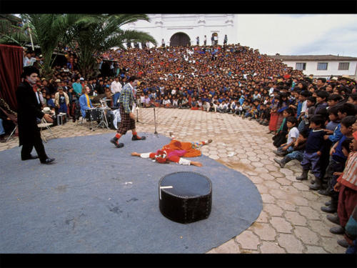 Clowns Sans Frontières © Malik Nahassia - Guatemala 1995
