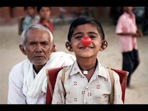 © Eric Caro - Clowns Sans Frontières - Inde - 2004
