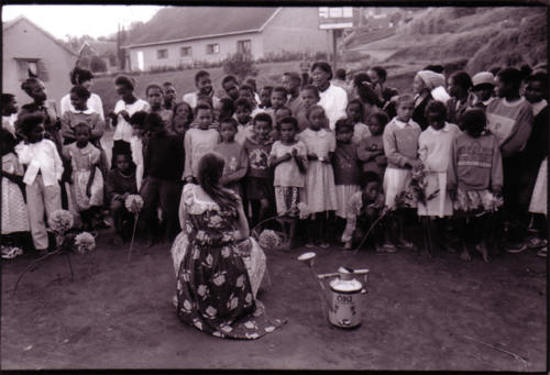 © Pierre Men - Clowns Sans Frontières - Madagascar - 2004