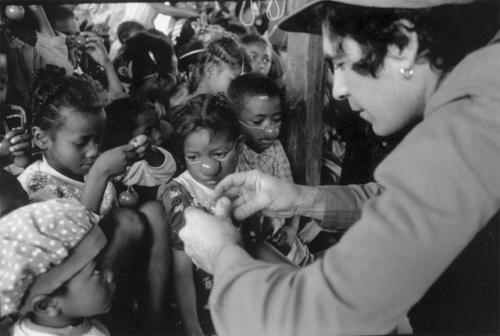 © Pierrot Men - Clowns Sans Frontières - Madagascar - 2002