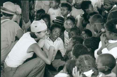 © Pierrot Men - Clowns Sans Frontières - Madagascar - 2002