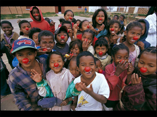 © Malik Nahassia - Clowns Sans Frontières - 2000