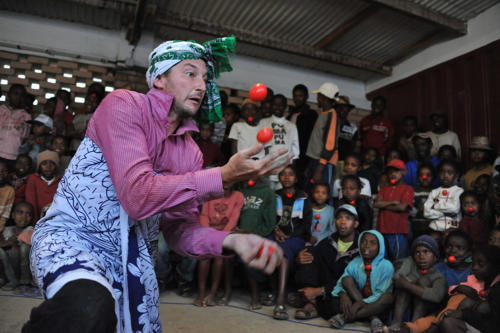 © Pierrot Men - Clowns Sans Frontières - Madagascar - 2007