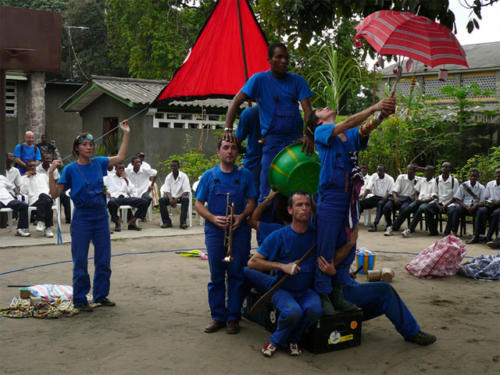 © Jordi Castellano Clowns Sans Frontières - RDC - Fev. 2007